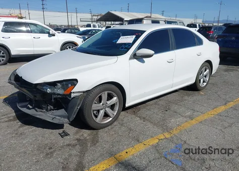 2012 Volkswagen Passat 2.5L Se z USA, uszkodzony, nr VIN 1VWBP7A37CC096926